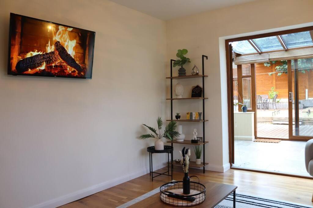 Cosy 3 Bedroom 2 Bathroom House With Parking Sheldon  المظهر الخارجي الصورة