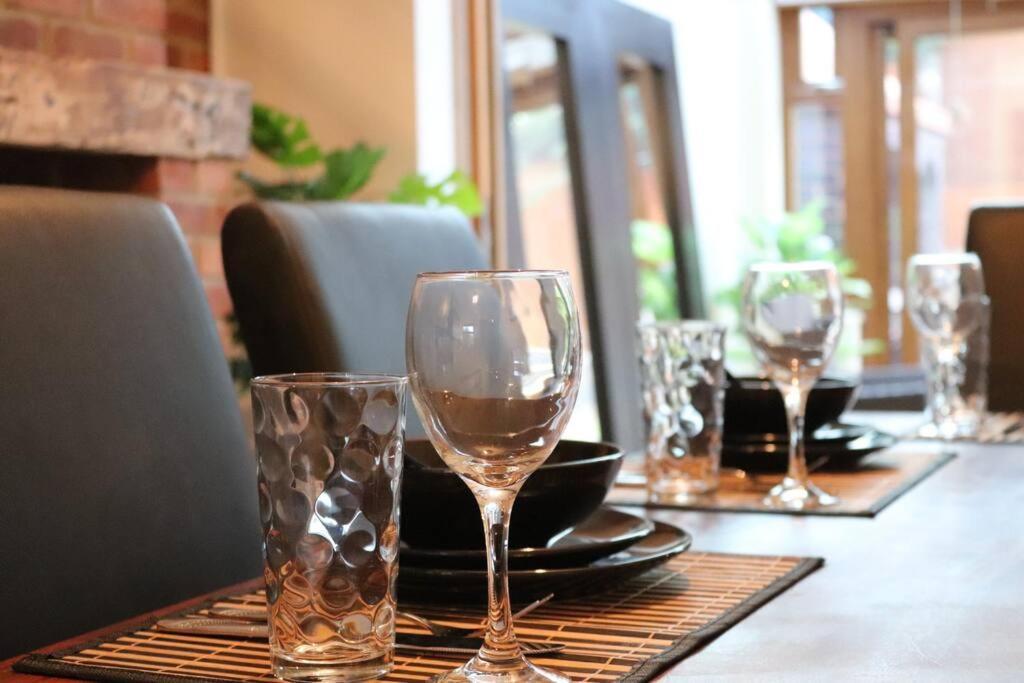 Cosy 3 Bedroom 2 Bathroom House With Parking Sheldon  المظهر الخارجي الصورة